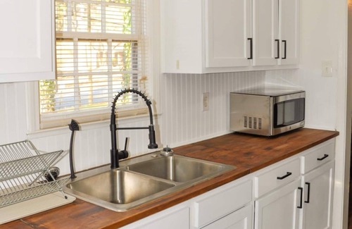 North Decatur House | Pet/Family Friendly Renovated Bungalow By Emory