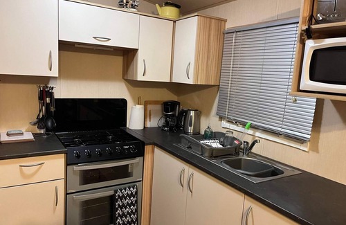 Heacham Ski Chalet | pet Free 2 Bedroom Caravan With Decking at Heacham