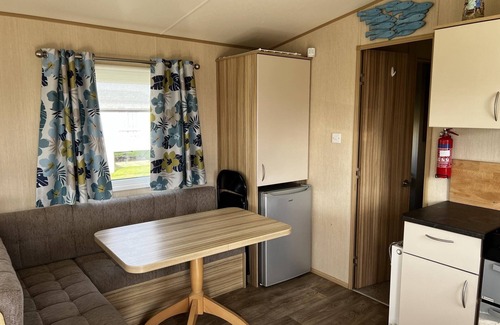 Heacham Ski Chalet | pet Free 2 Bedroom Caravan With Decking at Heacham