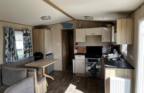 Heacham Ski Chalet | pet Free 2 Bedroom Caravan With Decking at Heacham