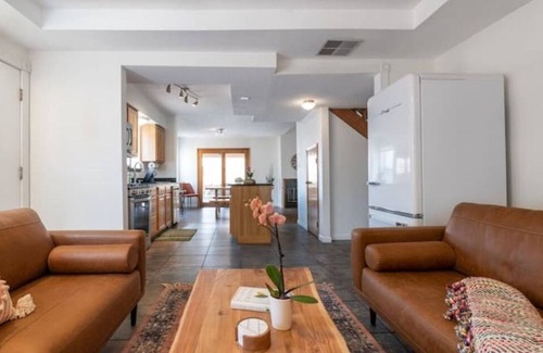 Bear Canyon Estates House | Pet-free home in safe NE heights neighborhood!