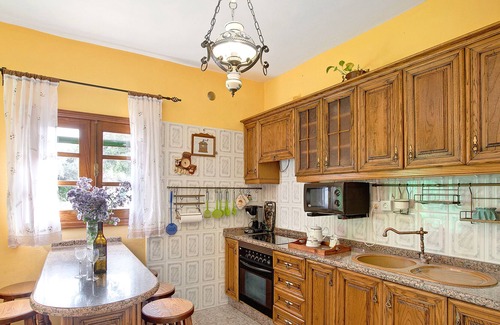 Arico Villa | Pet-Friendly Vacation Home 'Casa Bailon 1' with Mountain View