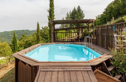 Maglietola House | Pet-Friendly Holiday Home Il Castello with Mountain View, Pool & Wi-Fi