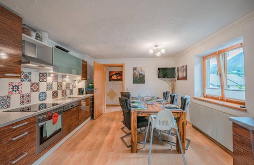 Muhlbach im Pinzgau Apartment | Pet-friendly apartment with a balcony