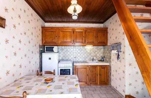 Saint-Crepin-et-Carlucet Apartment | Pet friendly apartment