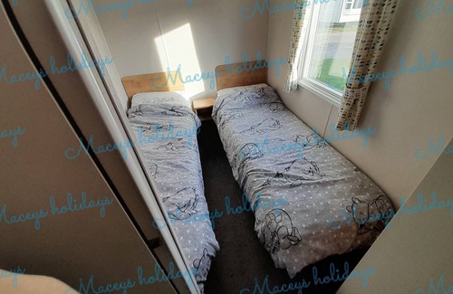 Walton on the Naze Cabin | Pet friendly caravan in Walton on the Naze