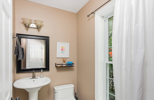 Jeffersonville House | Pet friendly- 10 mins to Smugglers Notch Resort