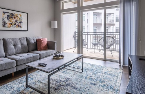 Reston Apartment | Pet-Friendly 1BR Near Reston Station + Parking