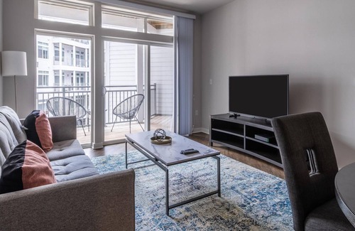 Reston Apartment | Pet-Friendly 1BR Near Reston Station + Parking