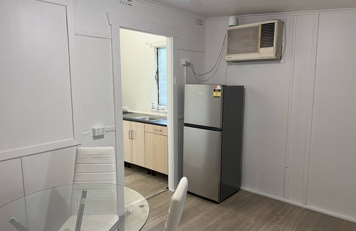Grafton House | Pet Friendly 2 Bedroom Cottage with Yard