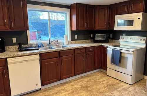 Bethel House | Pet friendly 2-bedroom house near downtown Bethel