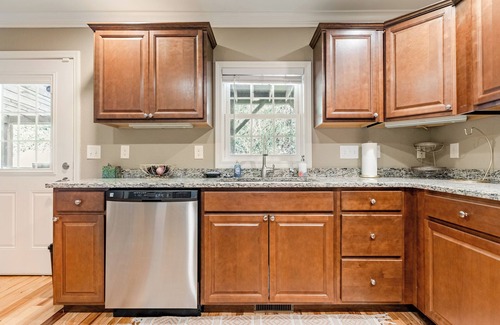 Woodfin Apartment | Pet Friendly - 2 Bedroom Cozy Nut Shell