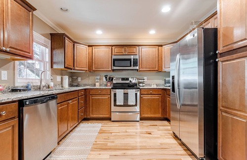 Woodfin Apartment | Pet Friendly - 2 Bedroom Cozy Nut Shell