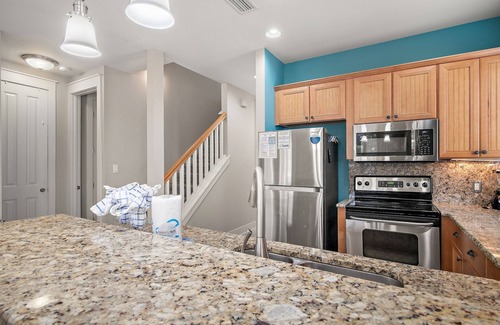 Laurel Grove House | Pet Friendly ~ 2 Golf Carts ~ Spacious Living Area ~ Family Friendly