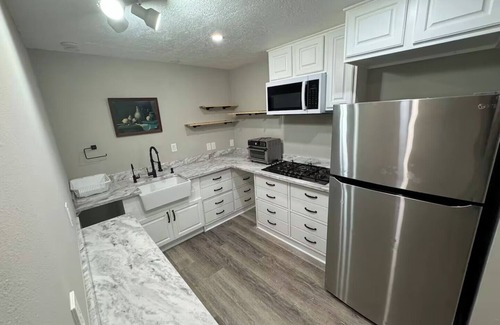 North Northwest Pensacola Apartment | Pet-Friendly 2BR | Free Parking and Wi-Fi