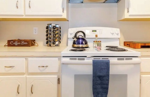 Heber Springs House | Pet-Friendly 3-bedroom neighborhood home close to shopping, lake and river