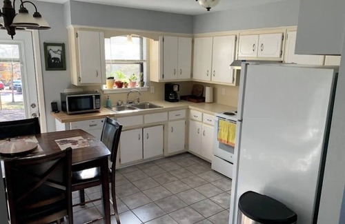 Heber Springs House | Pet-Friendly 3-bedroom neighborhood home close to shopping, lake and river