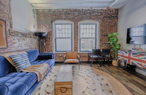 Downtown Boston Apartment | Pet Friendly 3 Bed 2 Bath steps to Beacon Hill