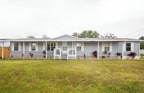 Taylor Creek House | Pet Friendly 3 Bed 2 bath Family Home on the Waternn