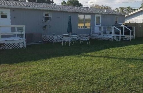 Taylor Creek House | Pet Friendly 3 Bed 2 bath Family Home on the Waternn