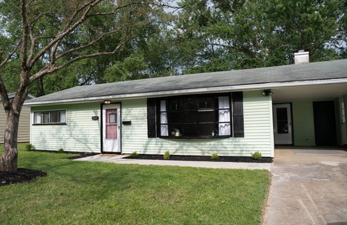 Youngstown House | Pet Friendly 3 bedroom 1 king,1 Queen,1 Full Bed Home