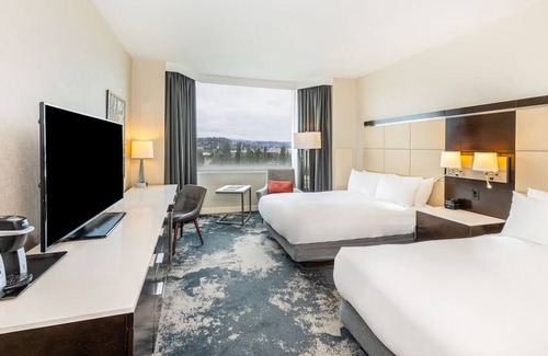 Redwood Shores Hotel | Pet-friendly, 3 x Two Double Water View Room at Grand Bay San Francisco Hotel