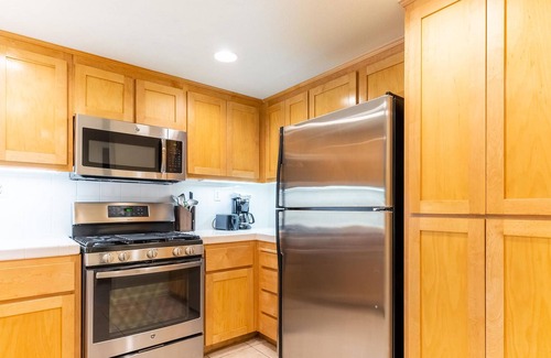 Willow Glen House | Pet-Friendly 3BR Townhouse in San Jose w/ Parking