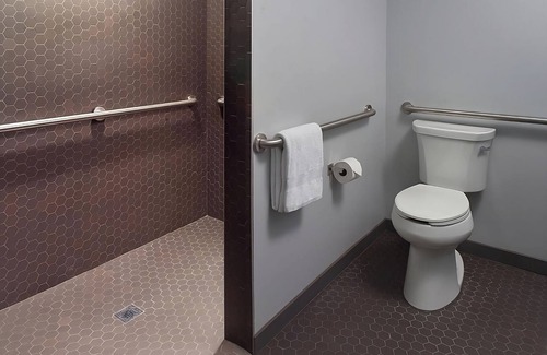 Stone Mountain Hotel | Pet-friendly Accommodation with Pool View! Onsite Parking, Pool, Bike Rental!