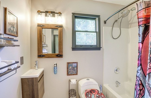 Alexander House | Pet-Friendly Alexander Home: 7 Mi to Asheville!