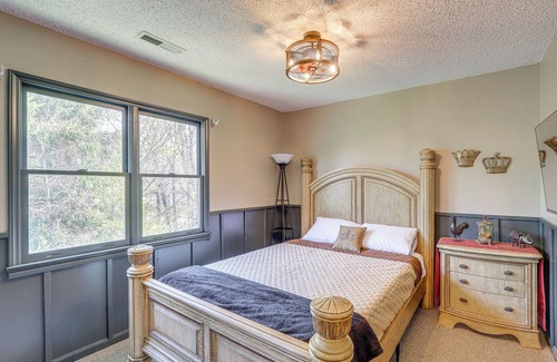 Alexander House | Pet-Friendly Alexander Home: 7 Mi to Asheville!