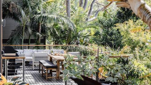 Macmasters Beach House | Pet Friendly and Easy Walk To Macmasters Beach