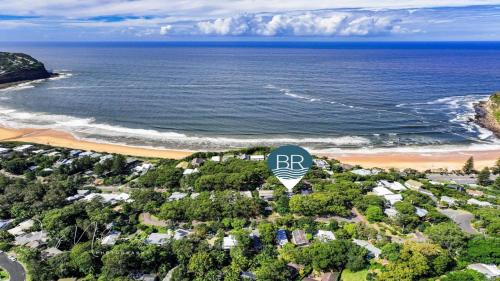 Macmasters Beach House | Pet Friendly and Easy Walk To Macmasters Beach