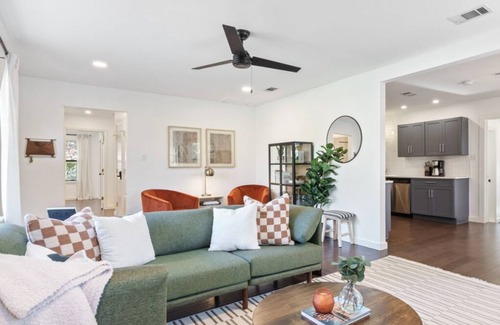 Mueller House | Pet Friendly ATX Escape + Game Room + Free Parking