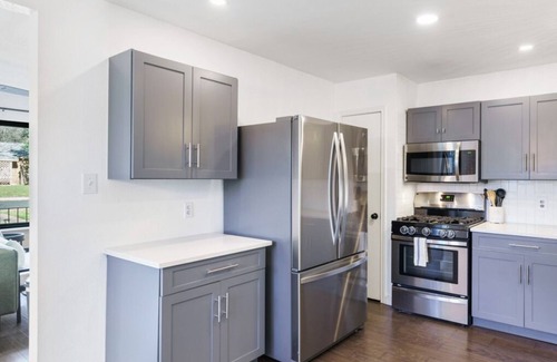 Mueller House | Pet Friendly ATX Escape + Game Room + Free Parking