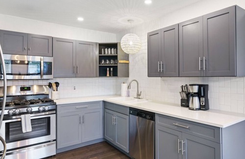 Mueller House | Pet Friendly ATX Escape + Game Room + Free Parking