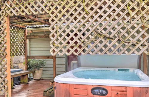Auburn House | Pet-Friendly Auburn Home w/ Private Hot Tub!