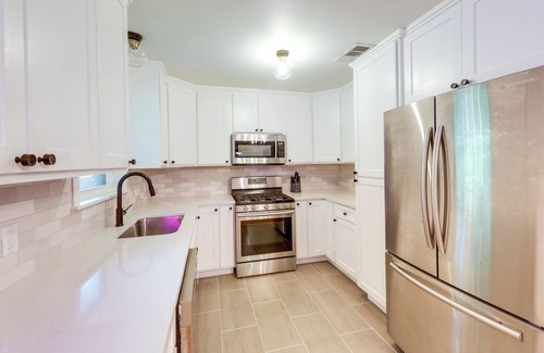 Parker Lane House | Pet-Friendly Austin Vacation Rental w/Backyard!