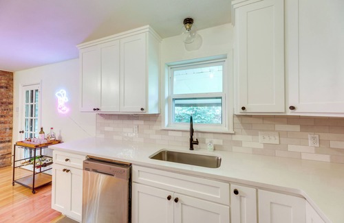 Parker Lane House | Pet-Friendly Austin Vacation Rental w/Backyard!