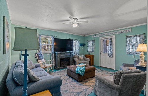 Cherry Grove Beach House | Pet Friendly Beach House, Short Walk To Beach + FREE DAILY ACTIVITIES!