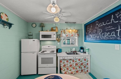 Cherry Grove Beach House | Pet Friendly Beach House, Short Walk To Beach + FREE DAILY ACTIVITIES!