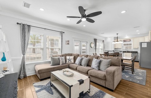 Holiday Beach House | Pet Friendly Beach House - Sunset Escape