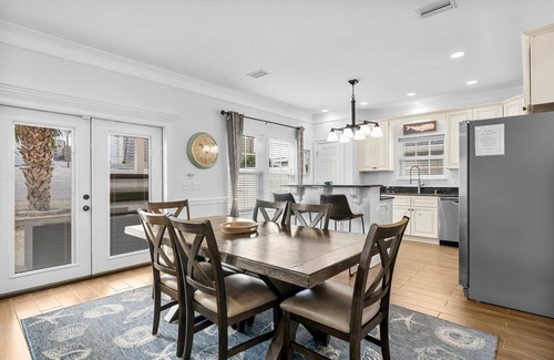 Holiday Beach House | Pet Friendly Beach House - Sunset Escape