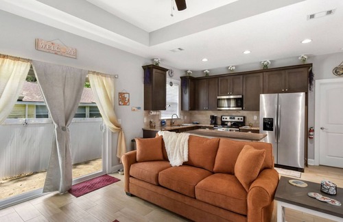 Saint Simons Island Cottage | Pet friendly, beautiful mid island cottage only 3 miles from the beach!