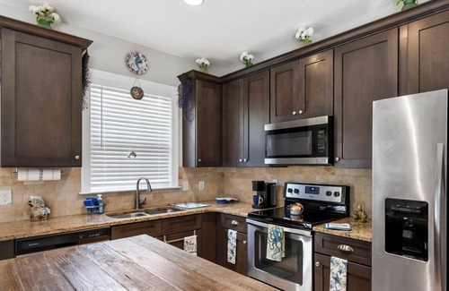 Saint Simons Island Cottage | Pet friendly, beautiful mid island cottage only 3 miles from the beach!