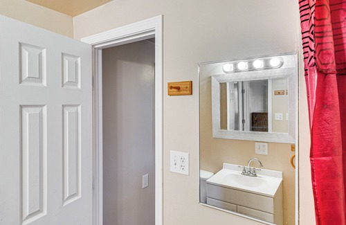 Oildale House | Pet-Friendly Bakersfield Home: 5 Mi to Downtown!