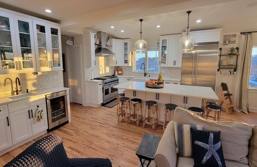 Holgate House | Pet Friendly. Bayfront. Salt water Pool. Private Bay Beach.