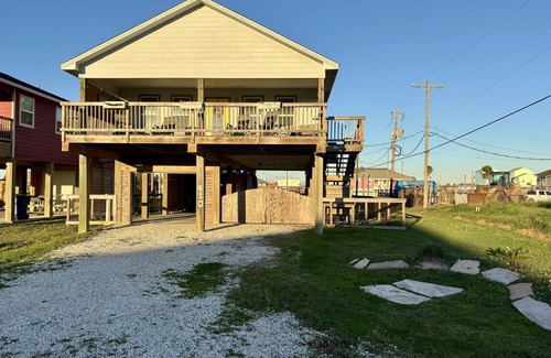 Surfside Beach House | Pet-Friendly Beach Fenced Yard Bike Quiet Location
