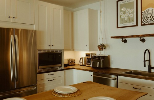 Powell River House | Pet Friendly Beachfront Escape, Sauna (add on), Hot Tub, Fireplace & Storm Views
