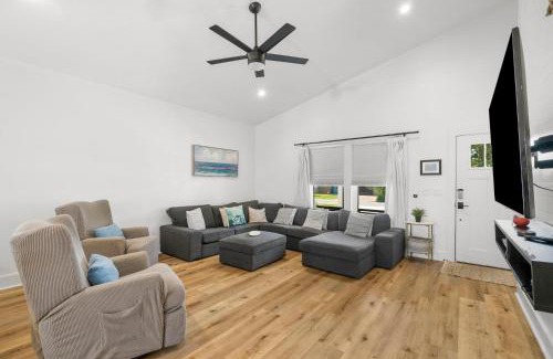 Port St. Joe House | Pet Friendly Beach House - 6th Street Retreat by Panhandle Getaways