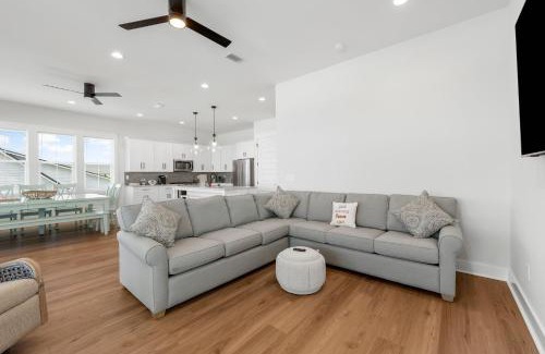 Port St. Joe House | Pet Friendly Beach House - Sand Castle Hideaway by Panhandle Getaways